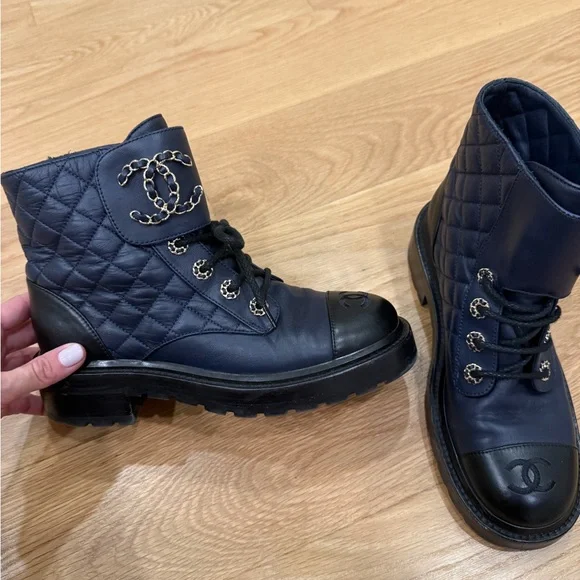 CHANEL Dark Blue and Black Quilted Leather Lace Up Boots - Picture 4 of 9